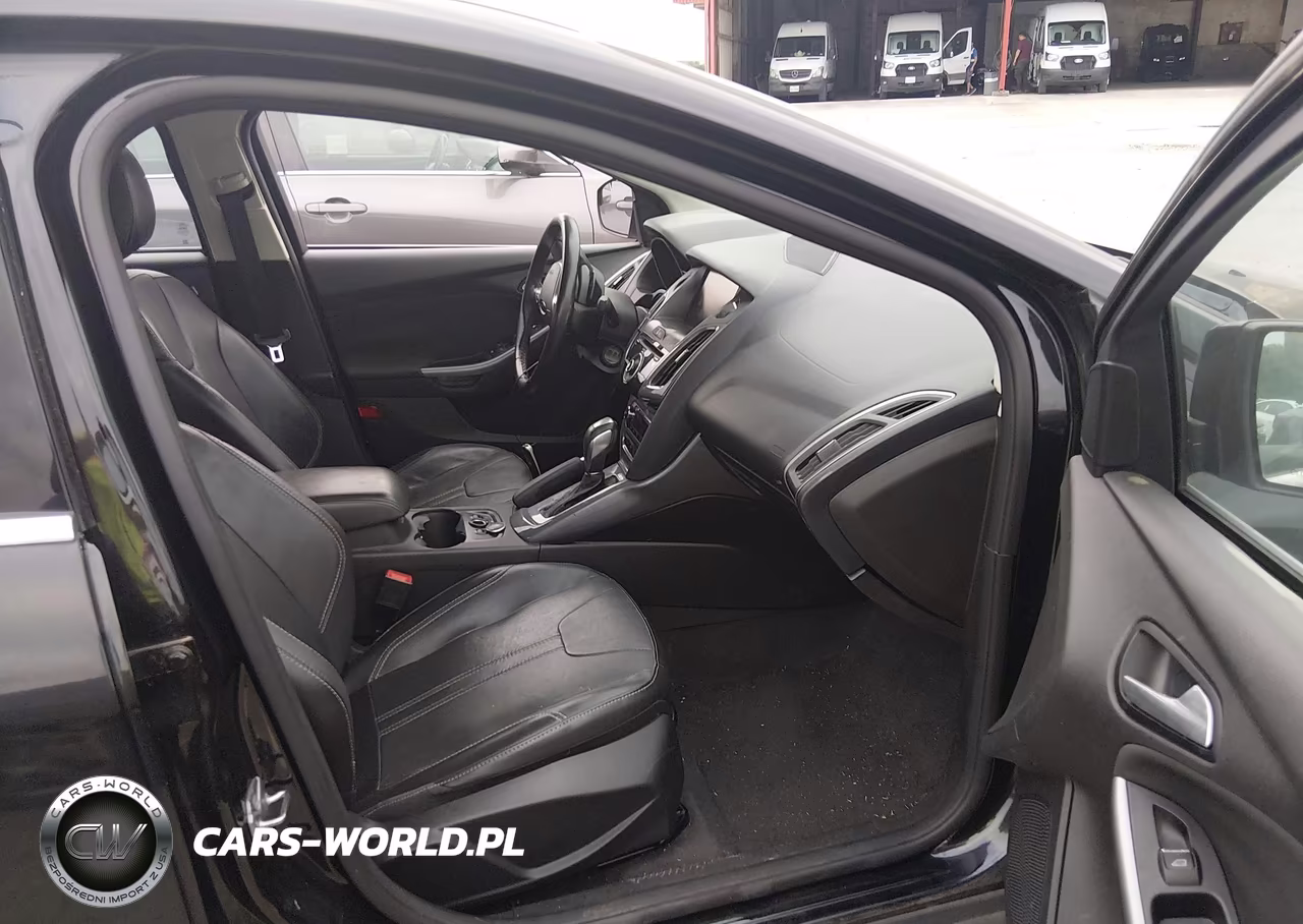 2014 Ford Focus Titanium VIN:1FADP3J24EL255230 - 5