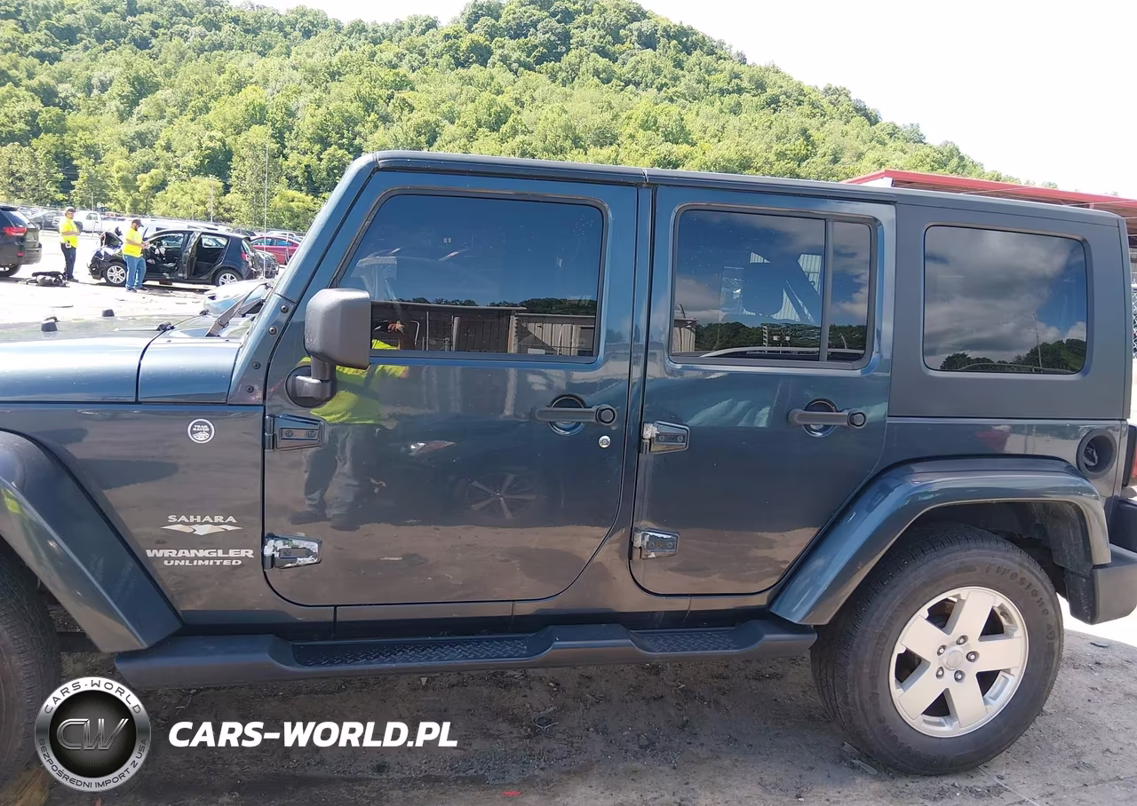 2008 Jeep Wrangler Unlimited Sahara VIN:1J4GA59198L520898 - 14