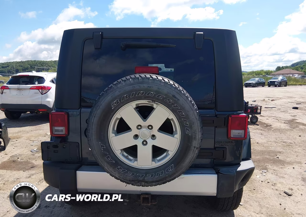 2008 Jeep Wrangler Unlimited Sahara VIN:1J4GA59198L520898 - 16