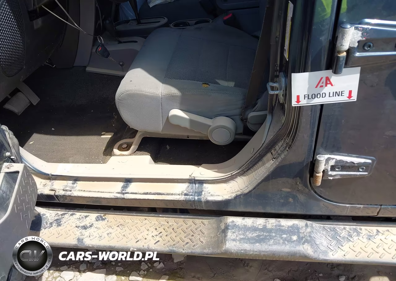 2008 Jeep Wrangler Unlimited Sahara VIN:1J4GA59198L520898 - 17