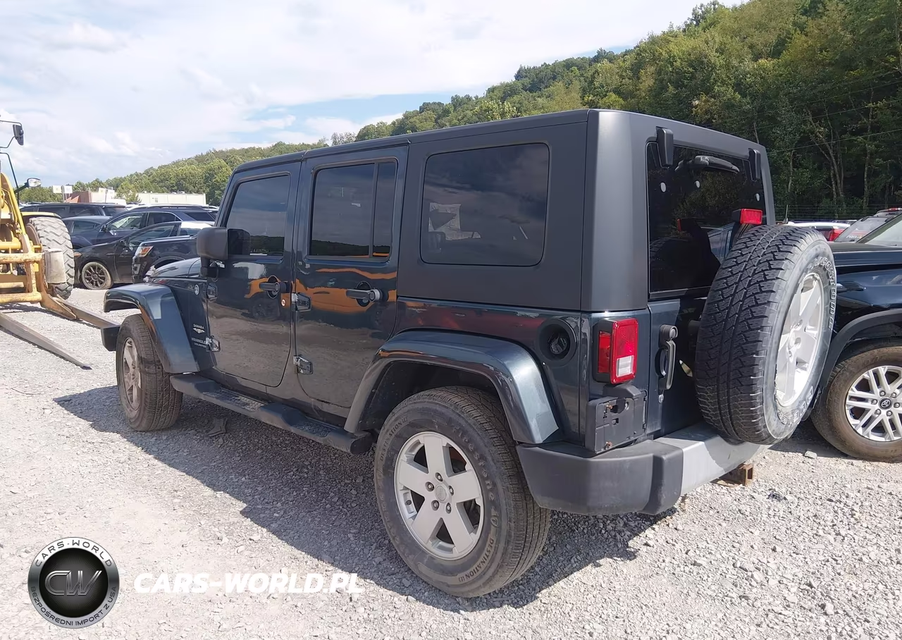 2008 Jeep Wrangler Unlimited Sahara VIN:1J4GA59198L520898 - 3