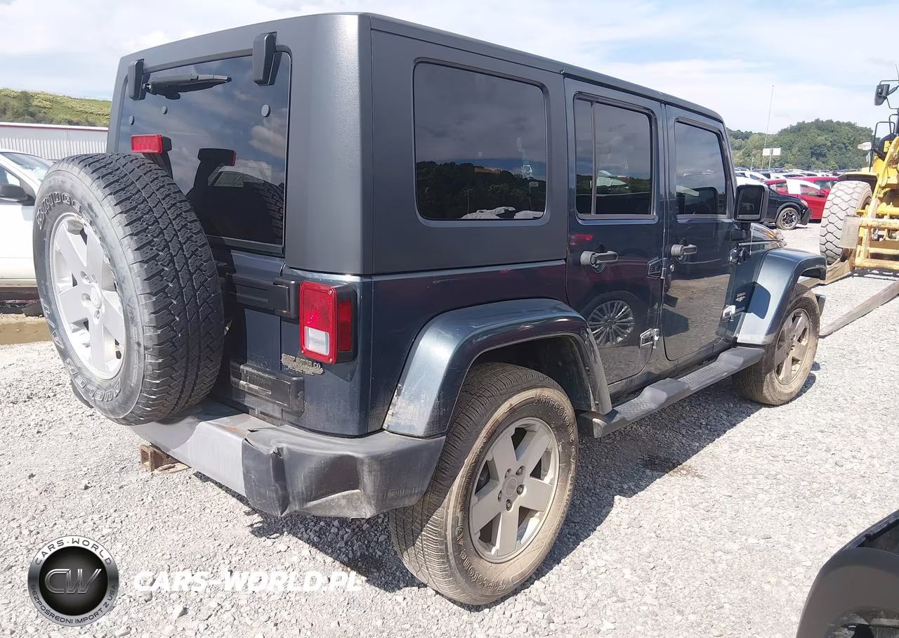2008 Jeep Wrangler Unlimited Sahara VIN:1J4GA59198L520898 - 4