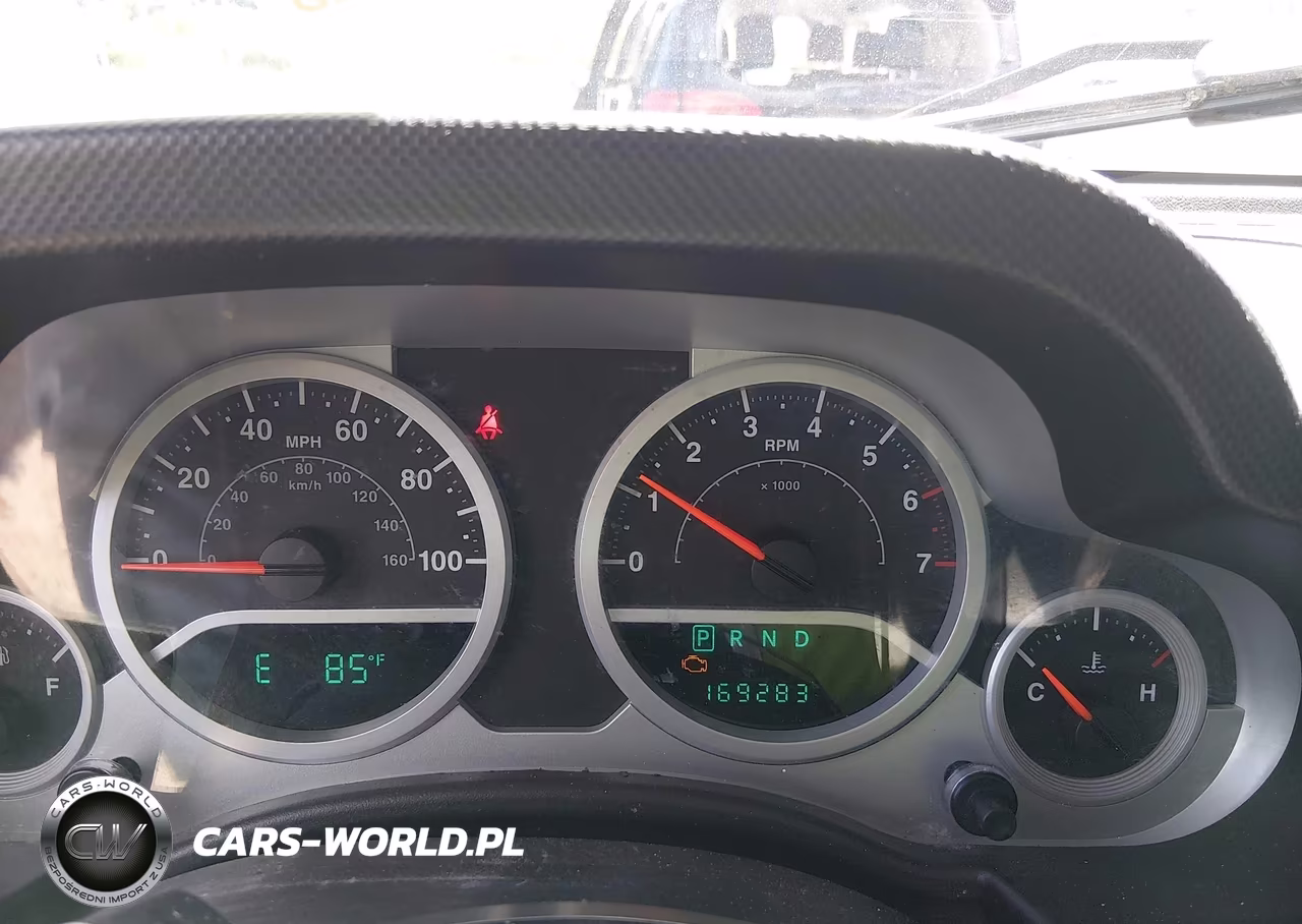 2008 Jeep Wrangler Unlimited Sahara VIN:1J4GA59198L520898 - 7