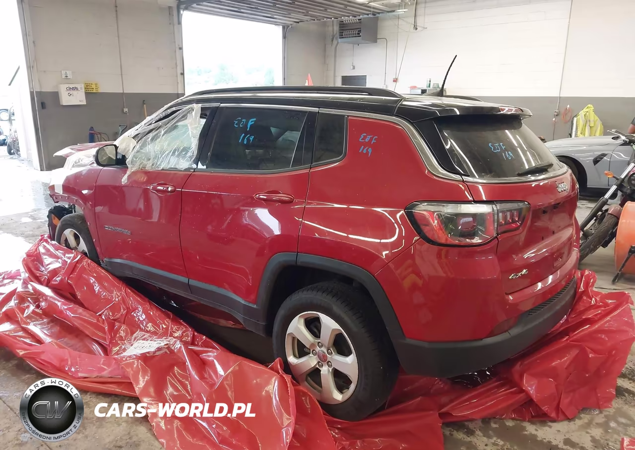 2019 Jeep Compass Latitude 4X4 VIN:3C4NJDBB5KT813168 - 3