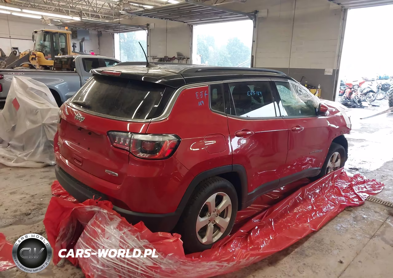 2019 Jeep Compass Latitude 4X4 VIN:3C4NJDBB5KT813168 - 4