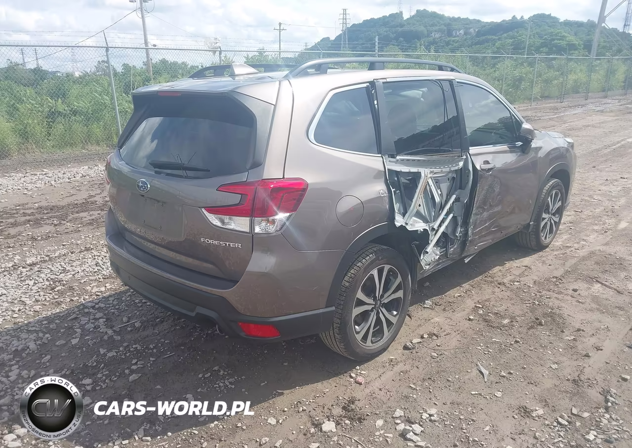 2023 Subaru Forester Limited VIN:JF2SKAPC5PH549361 - 4