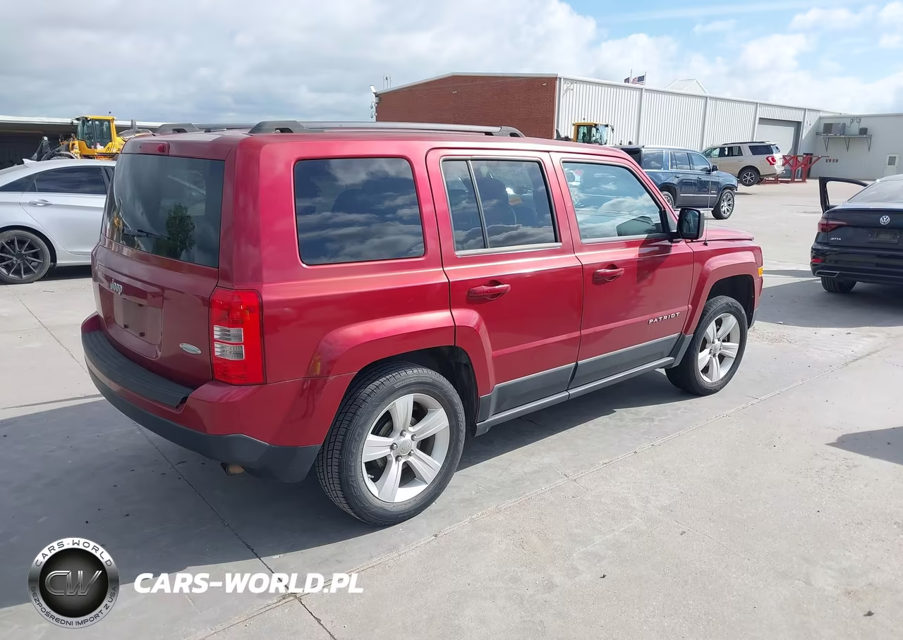 2012 Jeep Patriot Latitude VIN:1C4NJPFA5CD696587 - 4