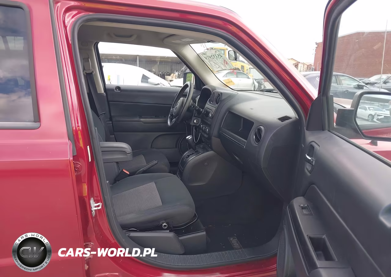 2012 Jeep Patriot Latitude VIN:1C4NJPFA5CD696587 - 5