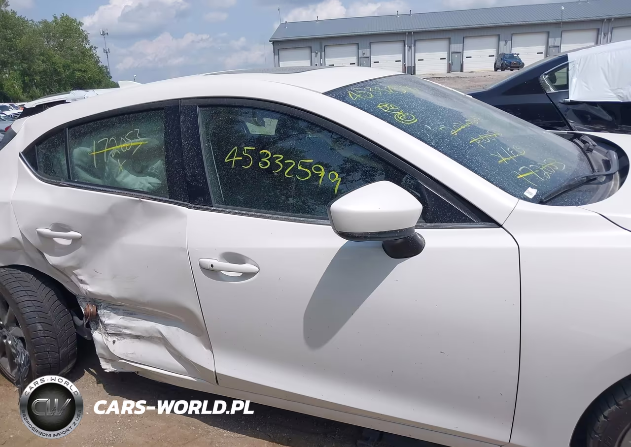 2018 Mazda Mazda3 Touring VIN:3MZBN1L3XJM172053 - 13