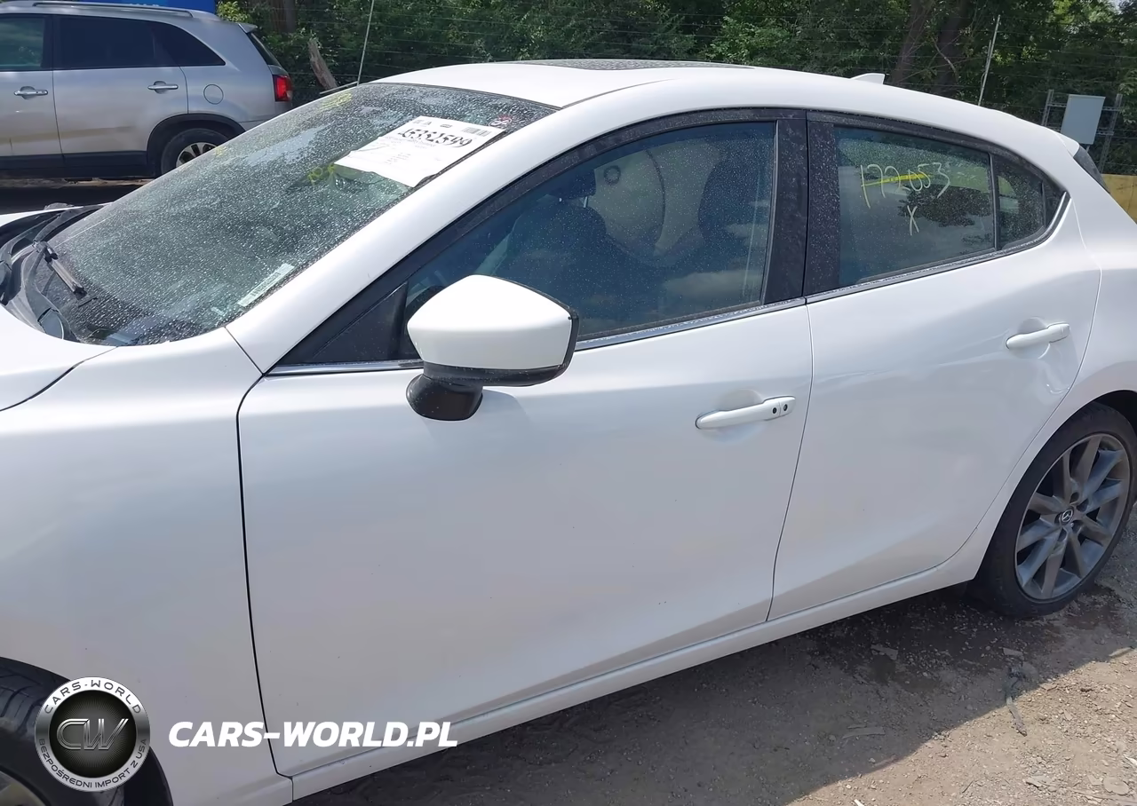 2018 Mazda Mazda3 Touring VIN:3MZBN1L3XJM172053 - 14