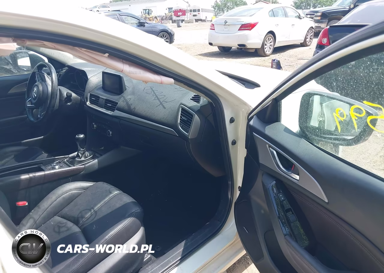 2018 Mazda Mazda3 Touring VIN:3MZBN1L3XJM172053 - 5