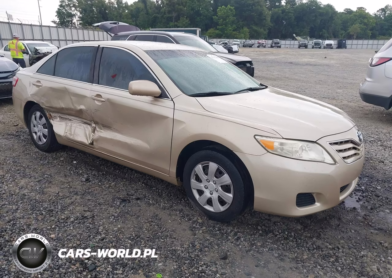 2010 Toyota Camry Le – zdjęcie 1 z 17
