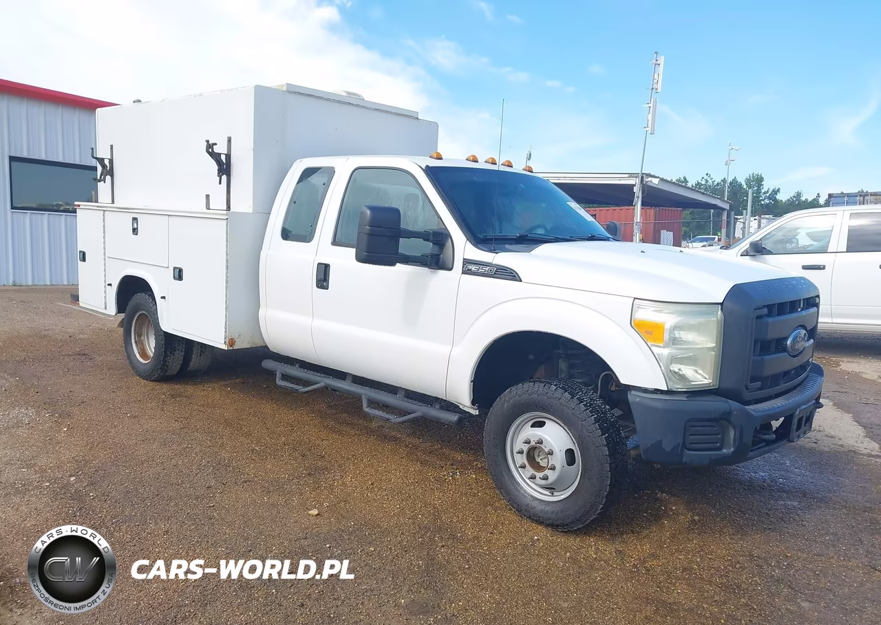 2015 Ford F-350 Chassis Xl