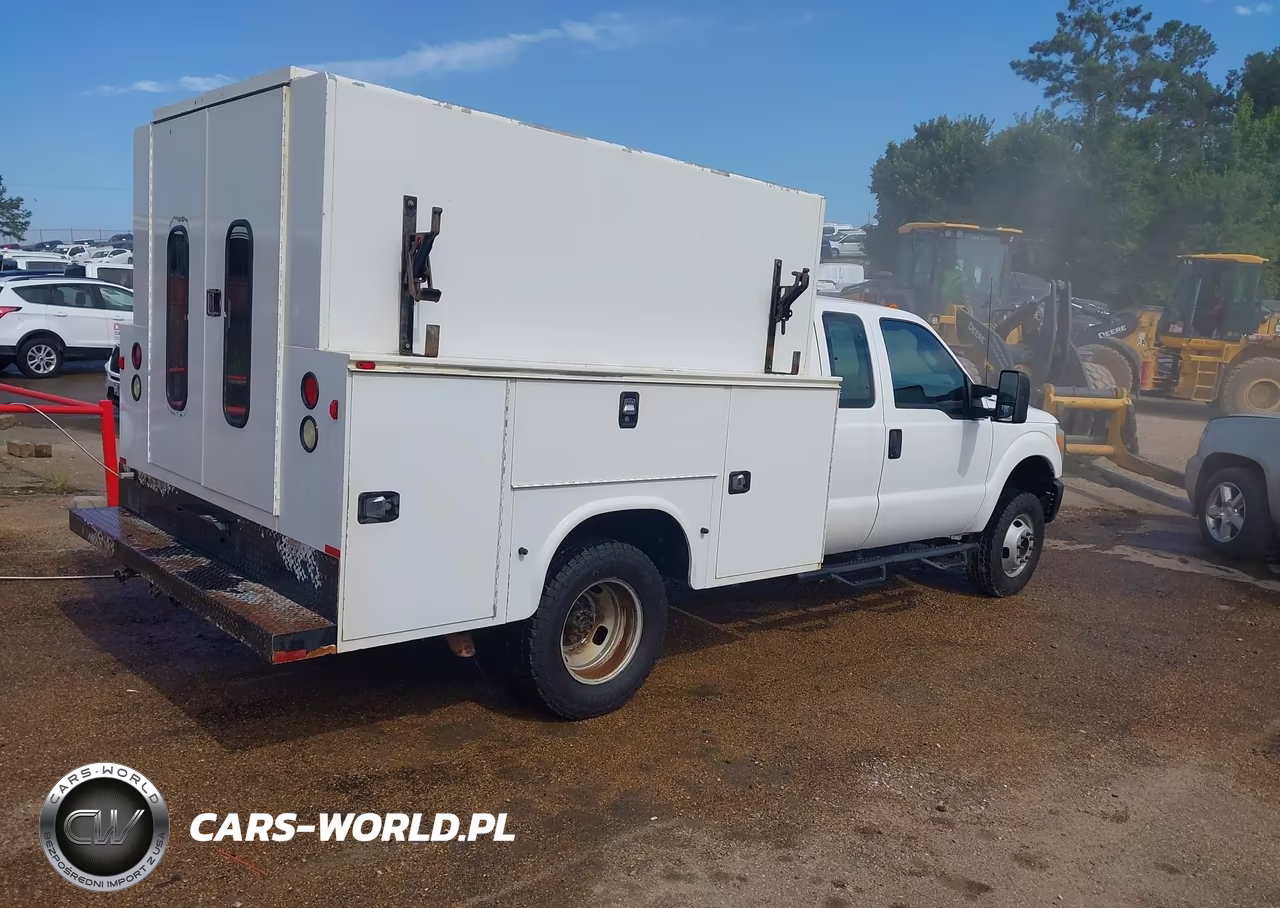 2015 Ford F-350 Chassis Xl VIN:1FD8X3H68FEA89509 - 4