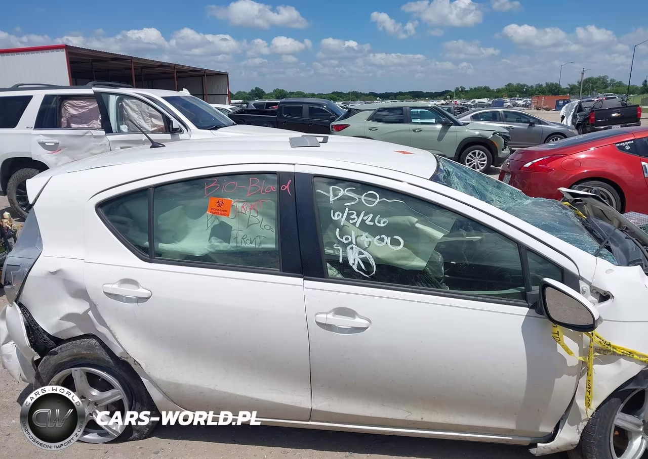 2014 Toyota Prius C One VIN:JTDKDTB33E1561400 - 10