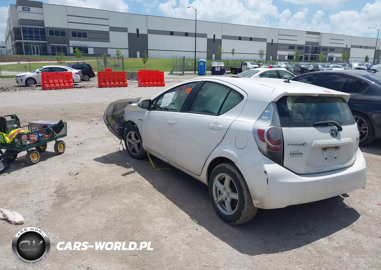 2014 Toyota Prius C One VIN:JTDKDTB33E1561400 - 3