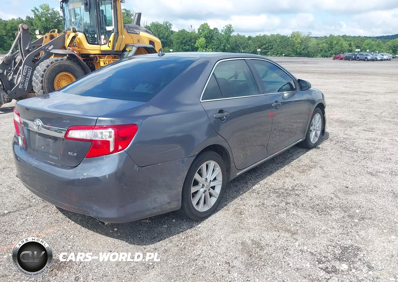 2014 Toyota Camry Xle VIN:4T1BF1FK6EU387560 - 4