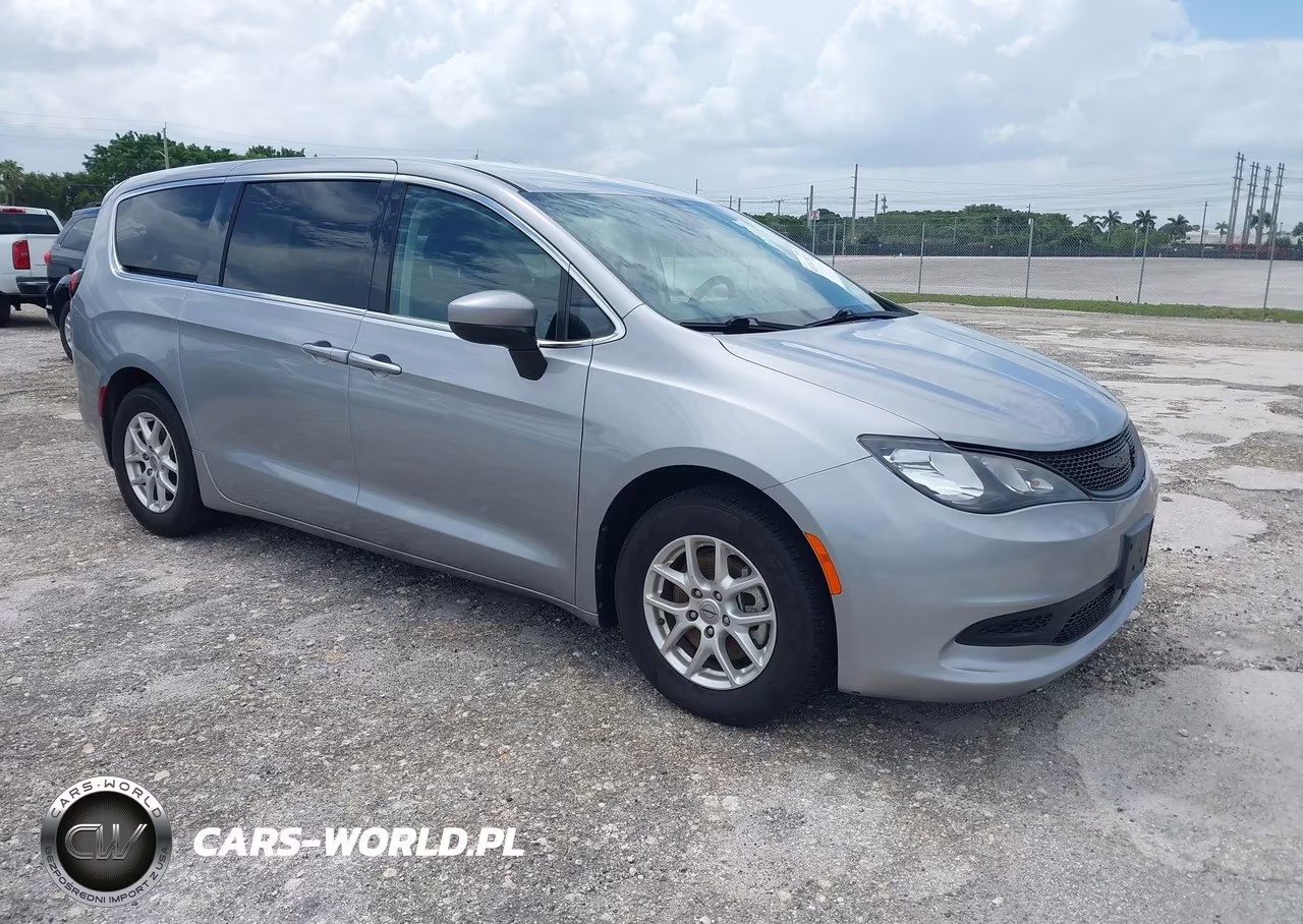 2021 Chrysler Voyager Lx