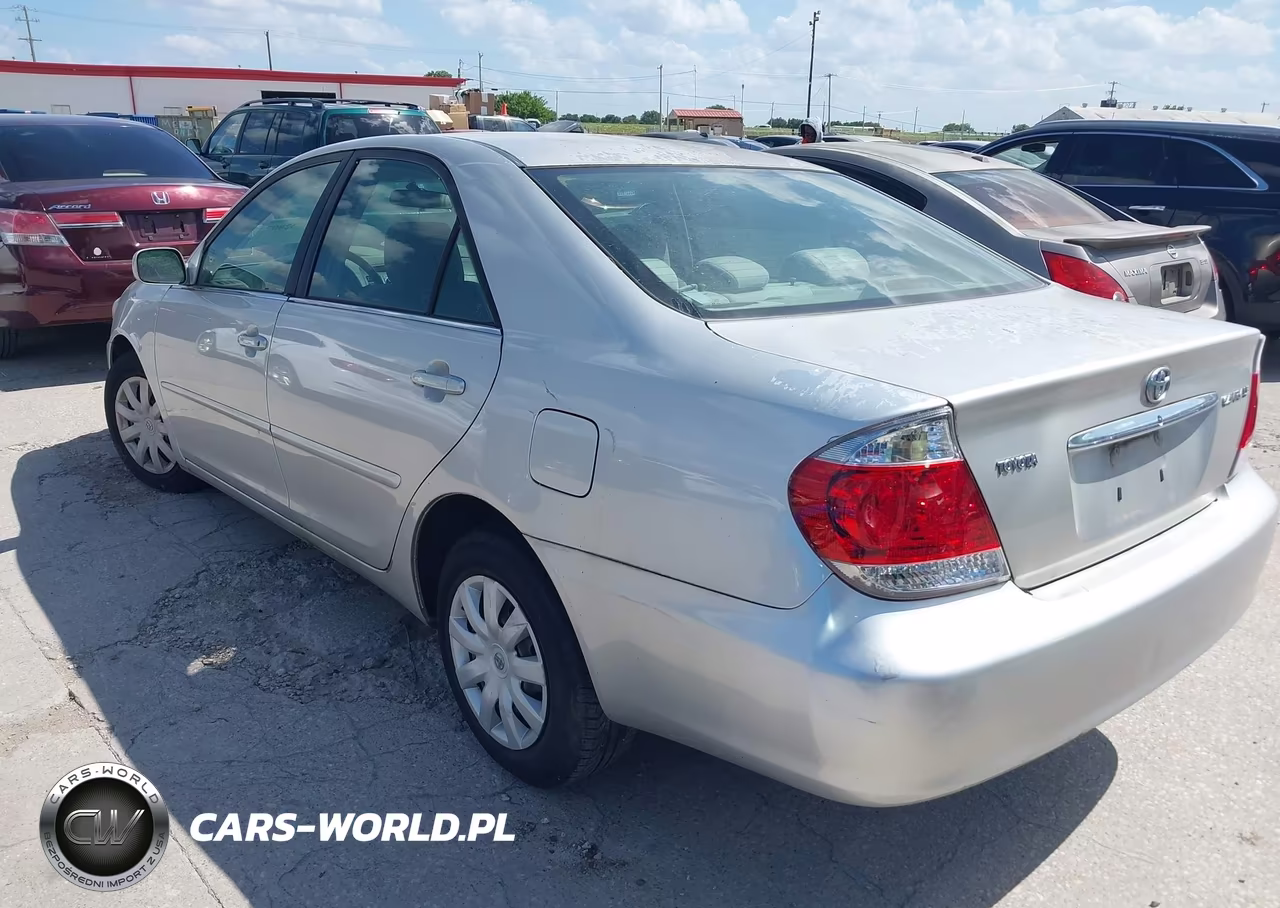 2005 Toyota Camry Le VIN:4T1BE32K95U561979 - 3