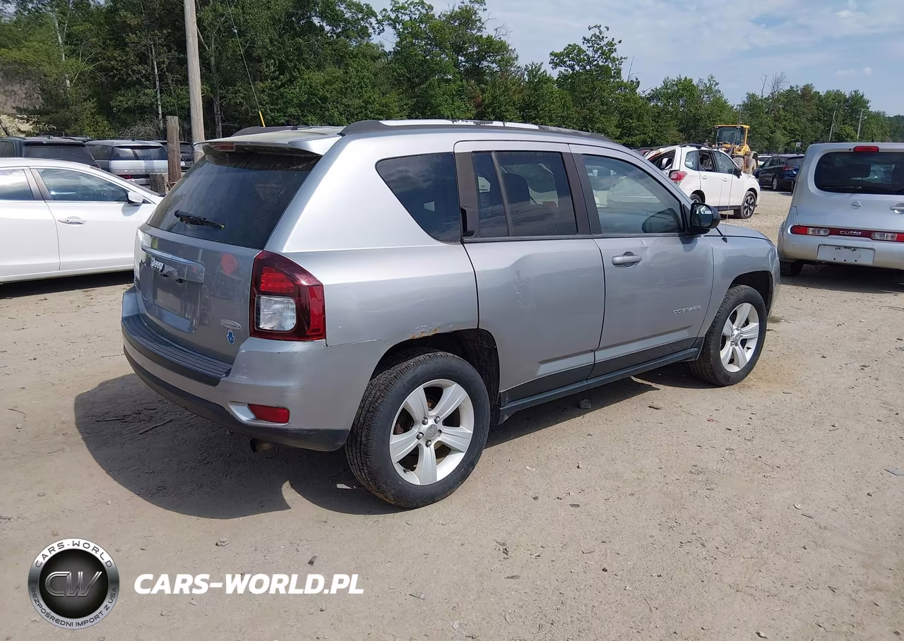 2017 Jeep Compass Latitude 4X4 VIN:1C4NJDEB5HD191794 - 4