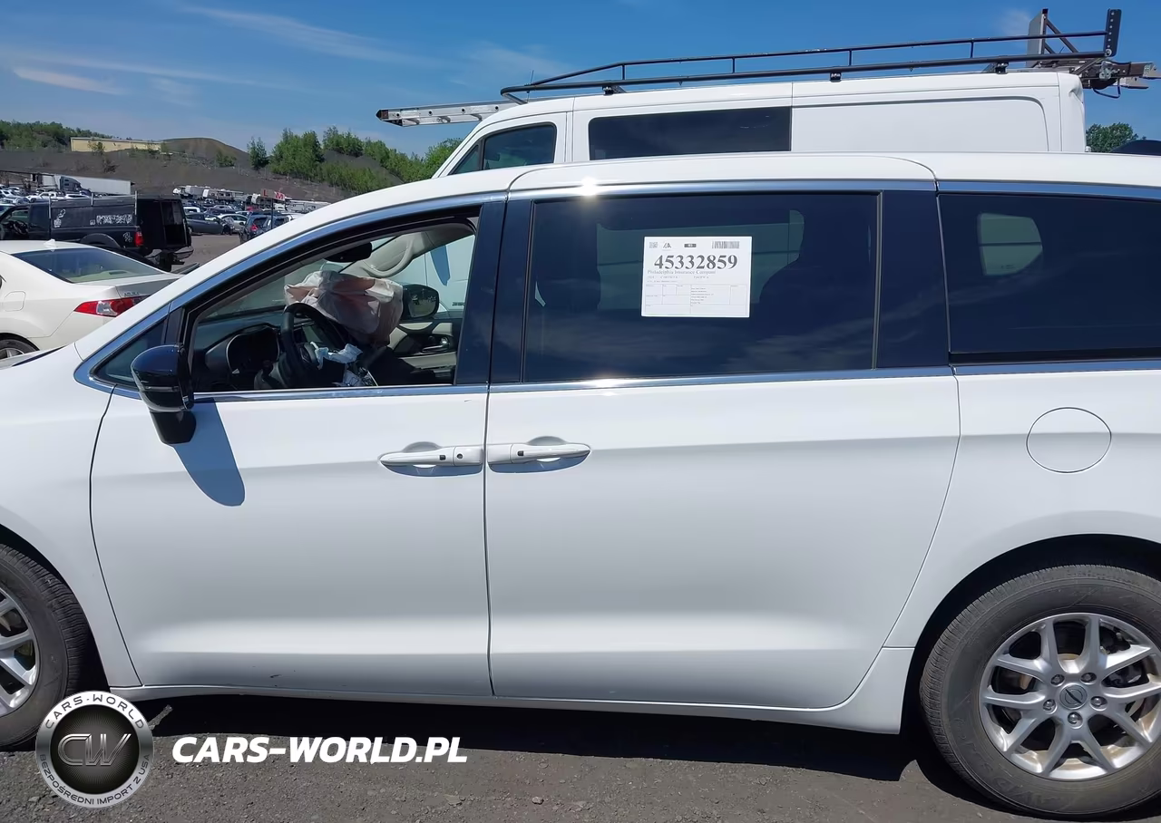 2024 Chrysler Pacifica Touring L VIN:2C4RC1BG9RR132532 - 14