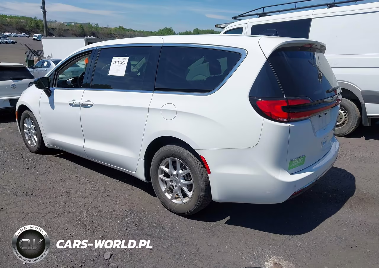 2024 Chrysler Pacifica Touring L VIN:2C4RC1BG9RR132532 - 3