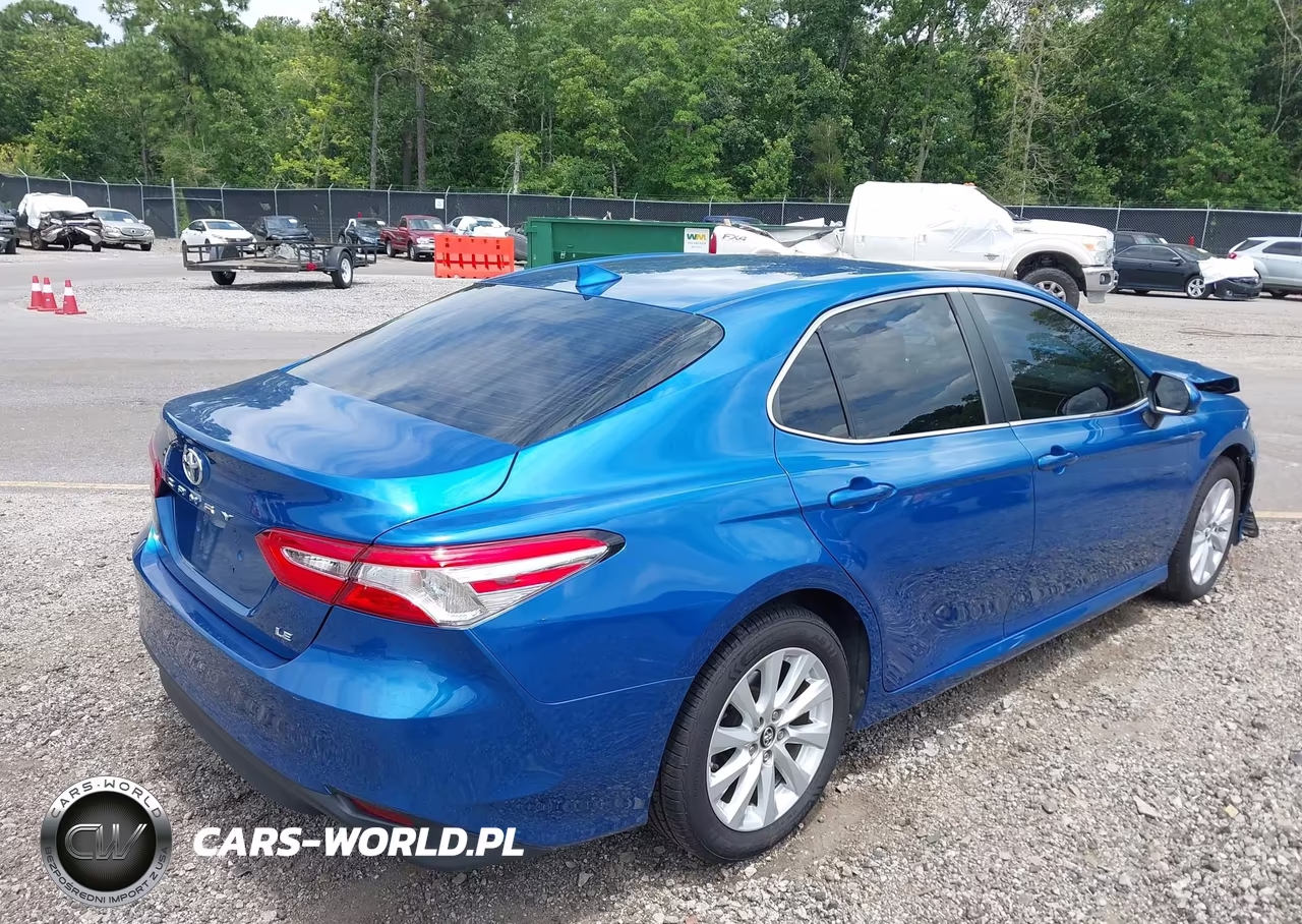 2019 Toyota Camry Le VIN:4T1B11HK4KU295189 - 4
