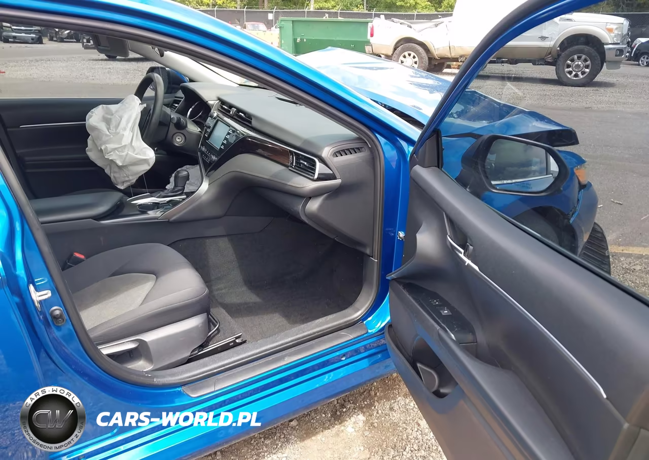 2019 Toyota Camry Le VIN:4T1B11HK4KU295189 - 5
