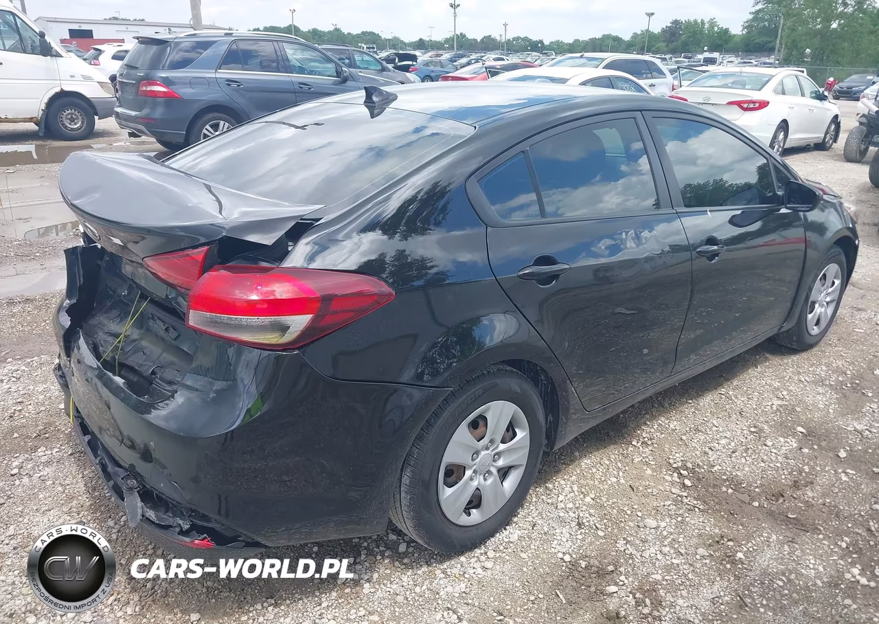 2018 Kia Forte Lx VIN:3KPFK4A75JE175649 - 4