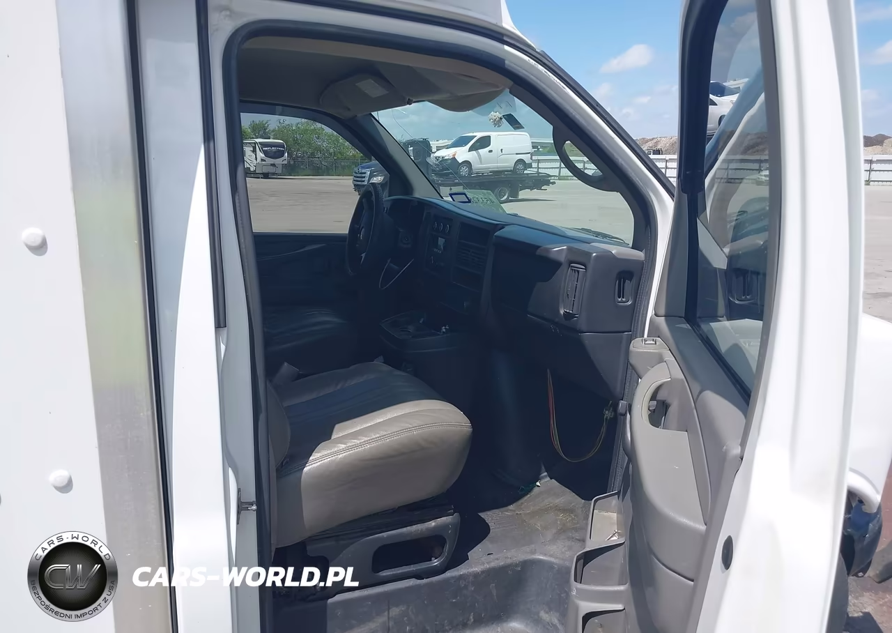 2013 Chevrolet Express Cutaway 3500 VIN:1GB0G2BA2D1111795 - 5