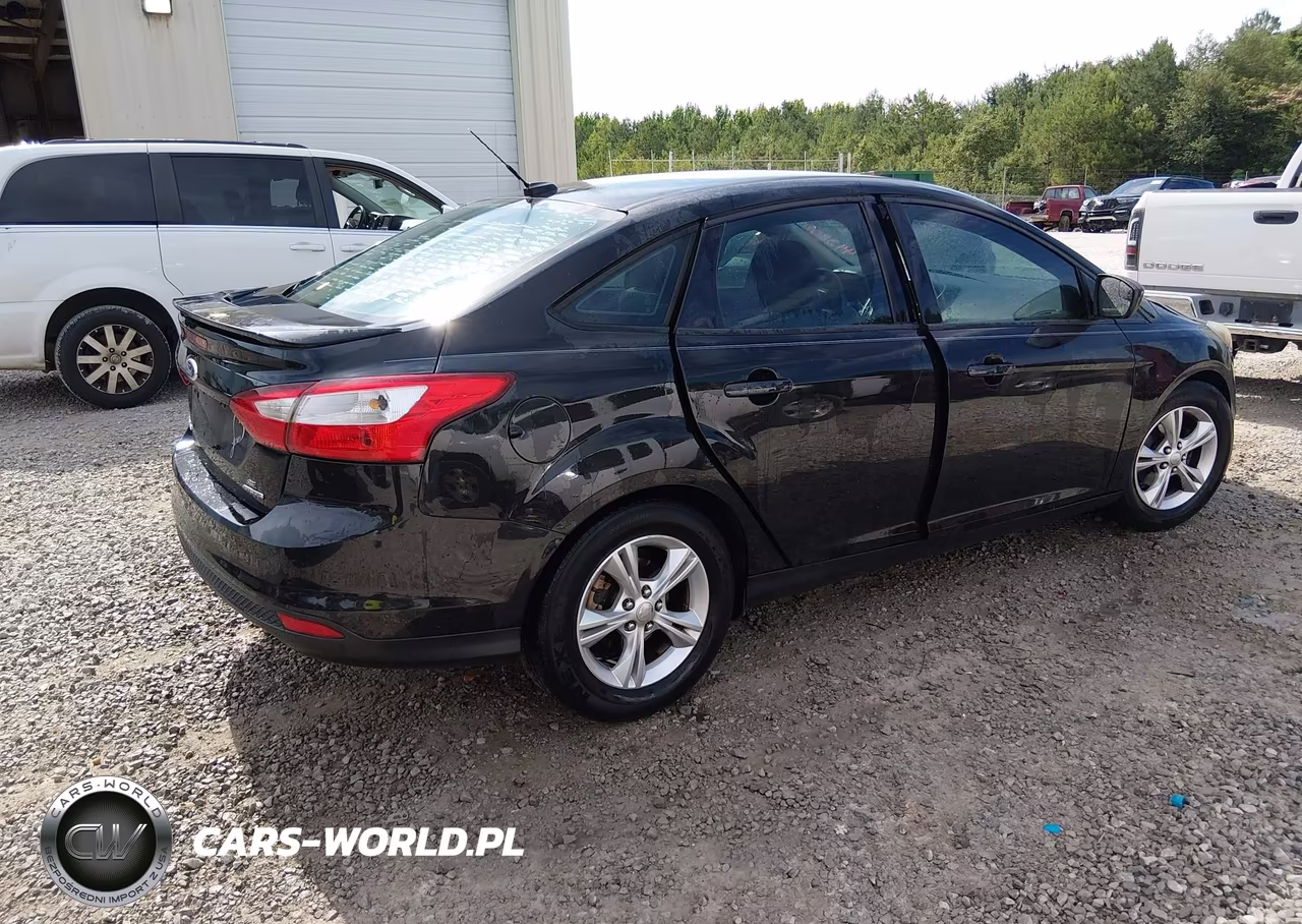 2012 Ford Focus Se VIN:1FAHP3F23CL443809 - 4