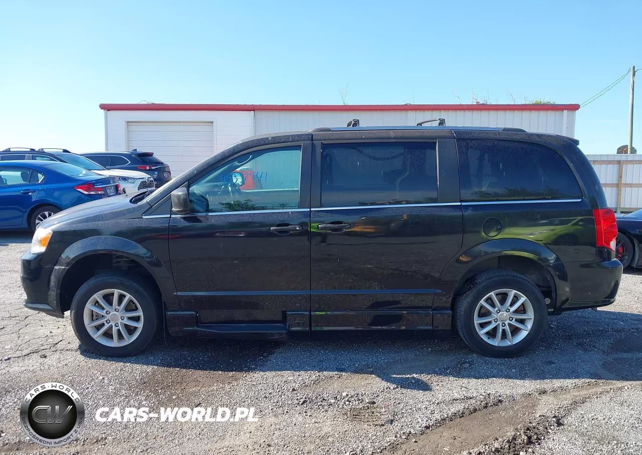 2018 Dodge Grand Caravan Sxt VIN:2C4RDGCG9JR179367 - 14