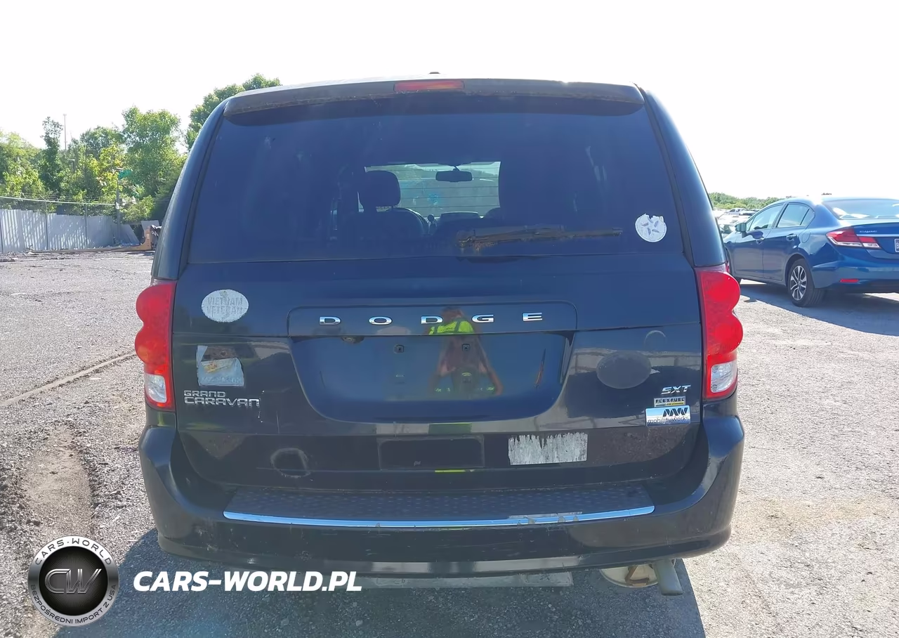2018 Dodge Grand Caravan Sxt VIN:2C4RDGCG9JR179367 - 16