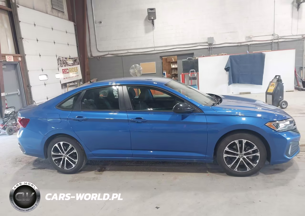 2024 Volkswagen Jetta 1.5T Sport VIN:3VWBM7BU6RM081678 - 13