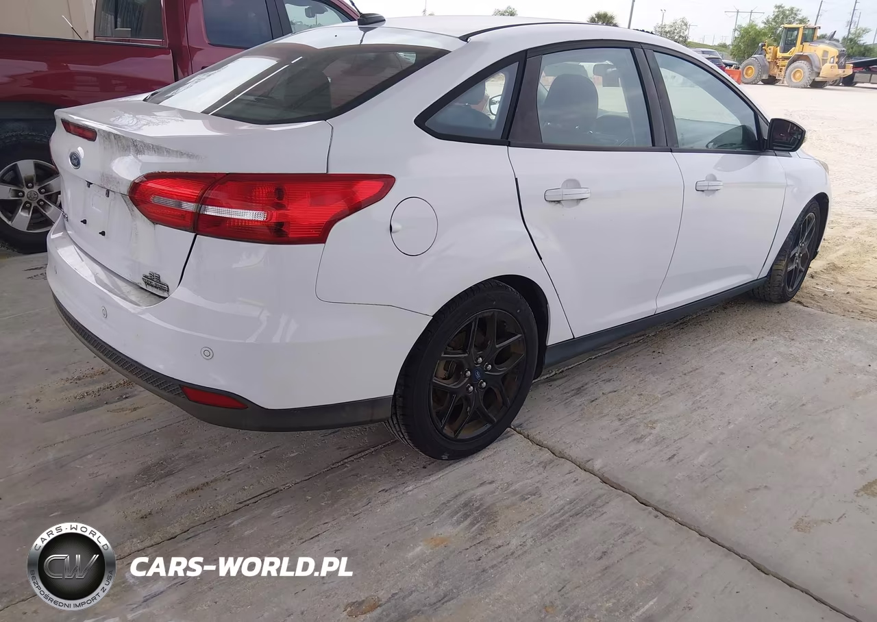 2016 Ford Focus Se VIN:1FADP3F25GL222233 - 4