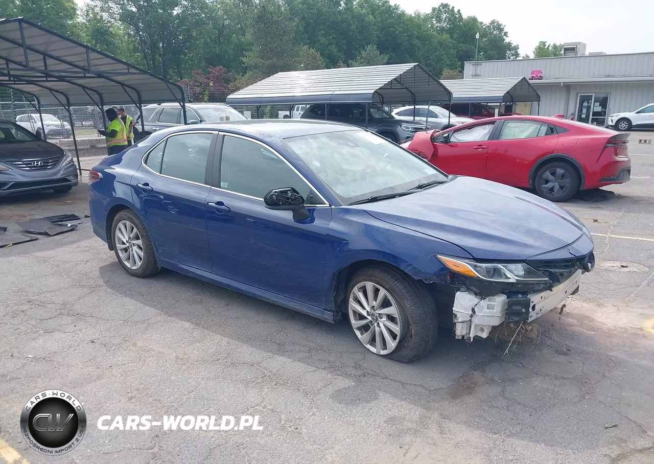 2023 Toyota Camry Le – zdjęcie 1 z 16