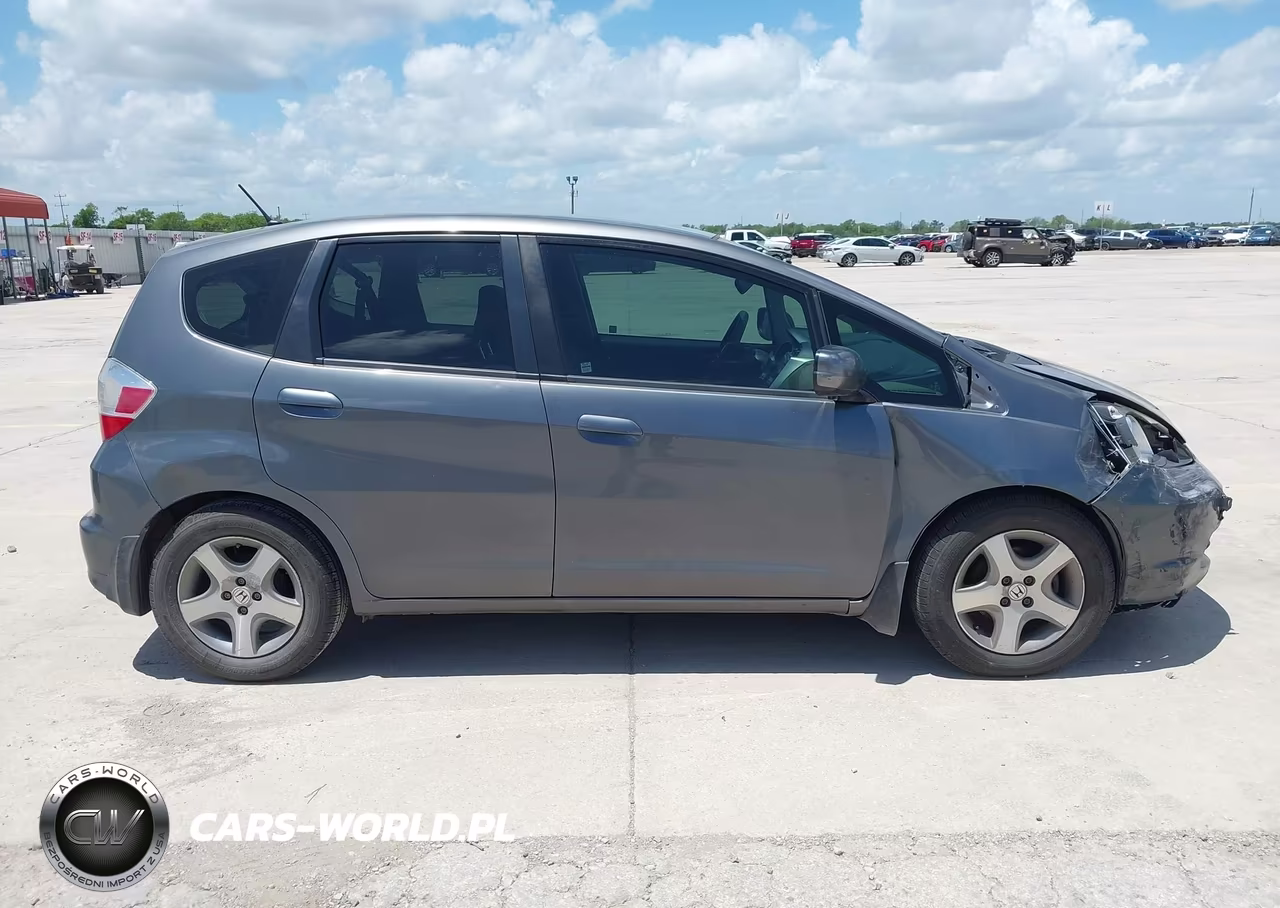 2013 Honda Fit VIN:JHMGE8H34DC017092 - 13