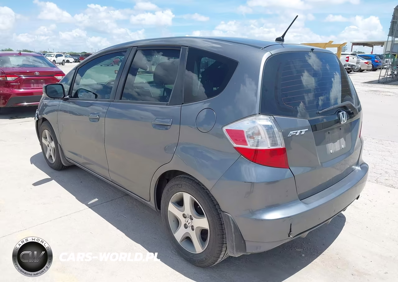 2013 Honda Fit VIN:JHMGE8H34DC017092 - 3
