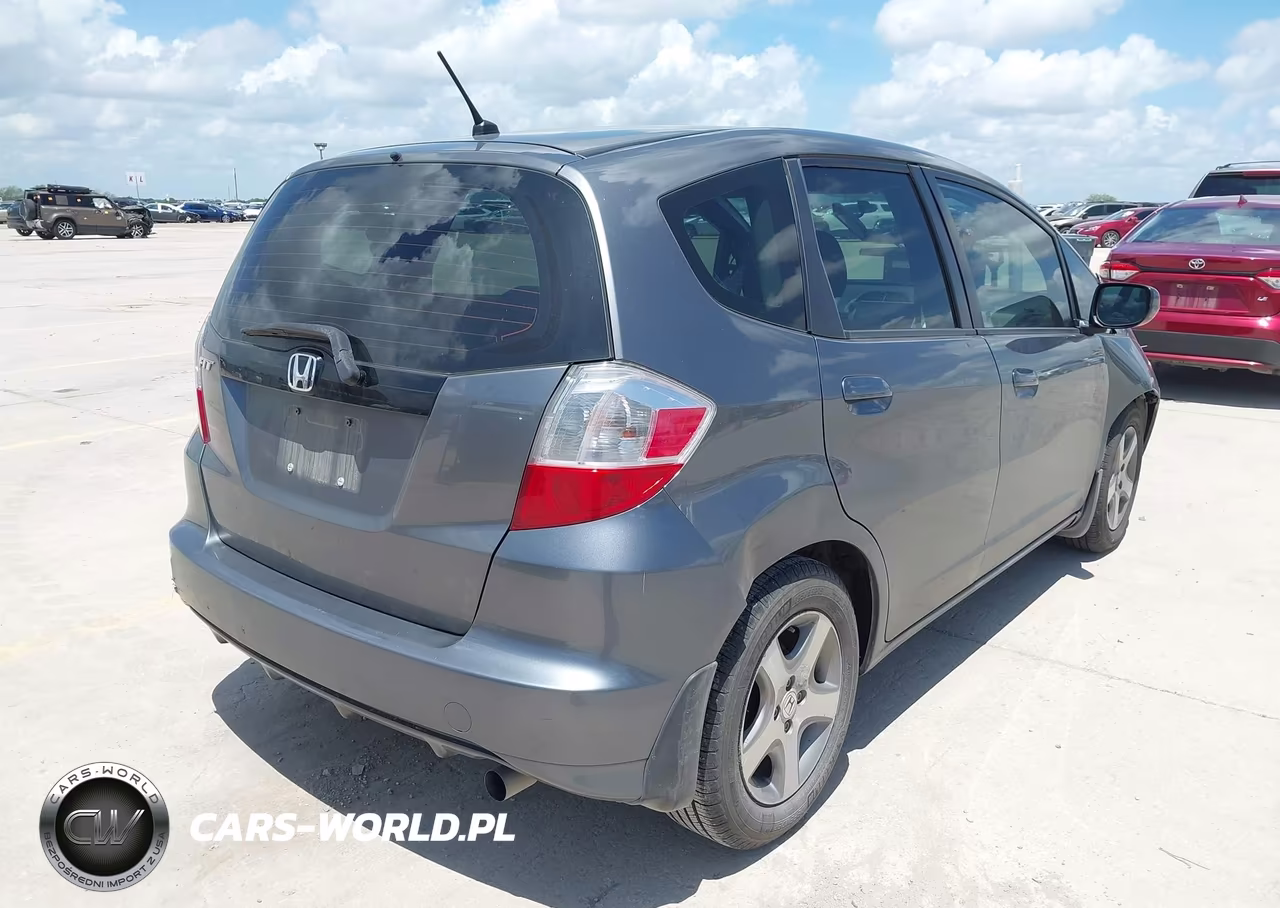 2013 Honda Fit VIN:JHMGE8H34DC017092 - 4