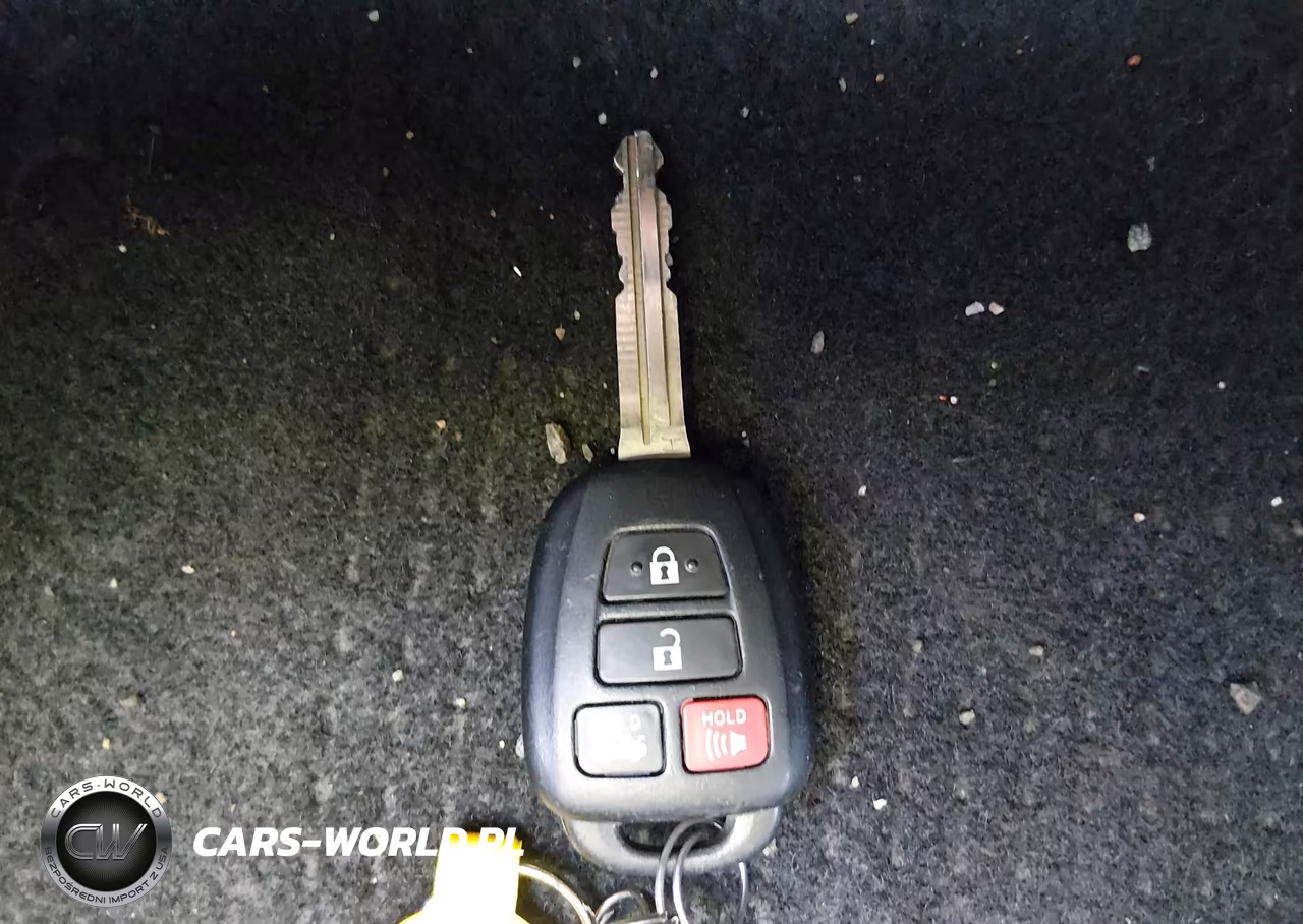 2018 Toyota Corolla Le VIN:2T1BURHE3JC028786 - 11