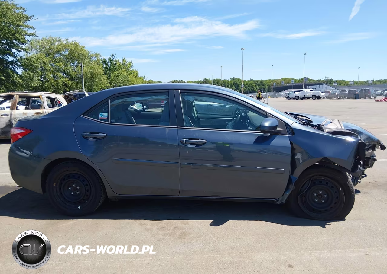 2018 Toyota Corolla Le VIN:2T1BURHE3JC028786 - 13