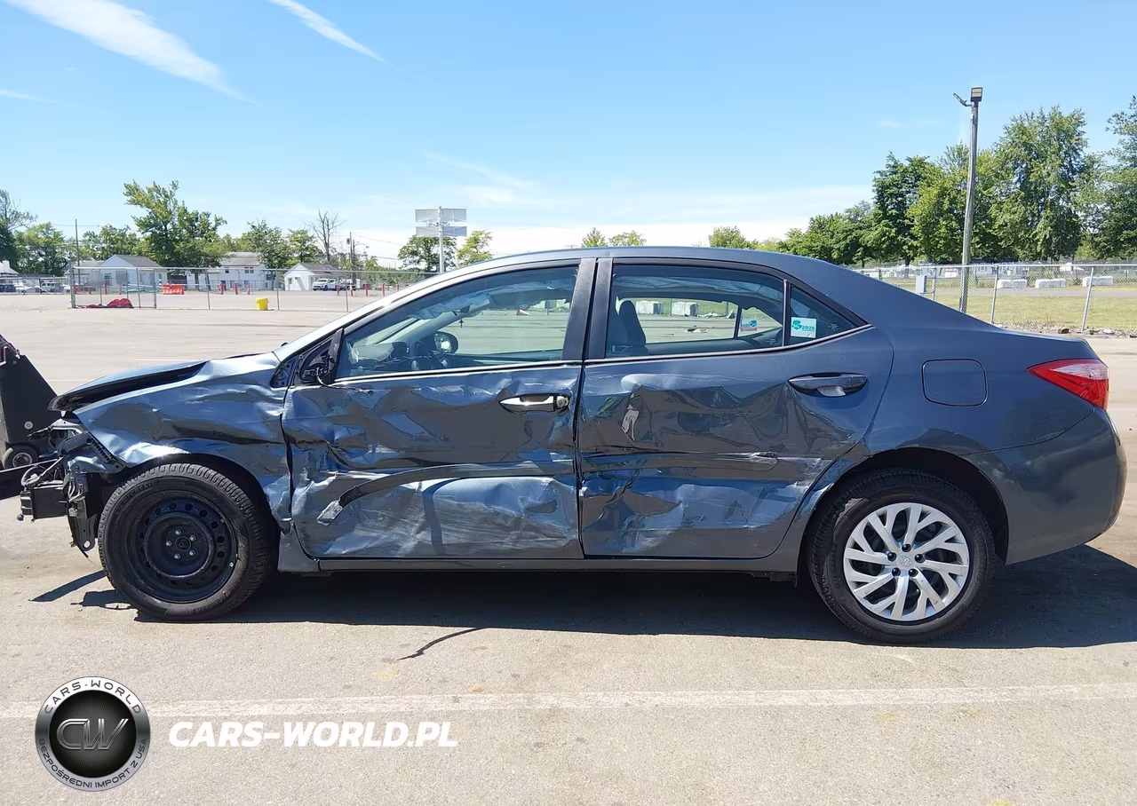 2018 Toyota Corolla Le VIN:2T1BURHE3JC028786 - 14