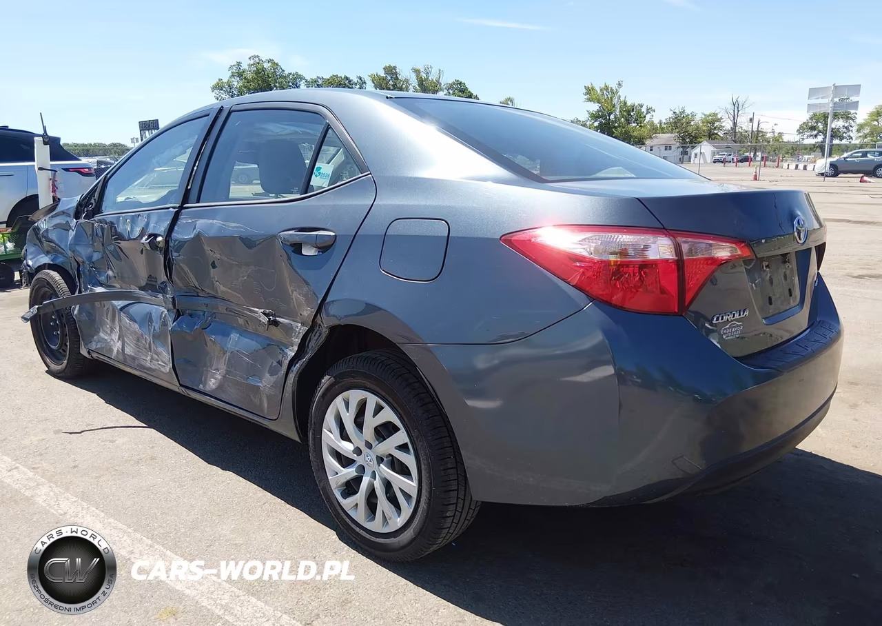 2018 Toyota Corolla Le VIN:2T1BURHE3JC028786 - 3