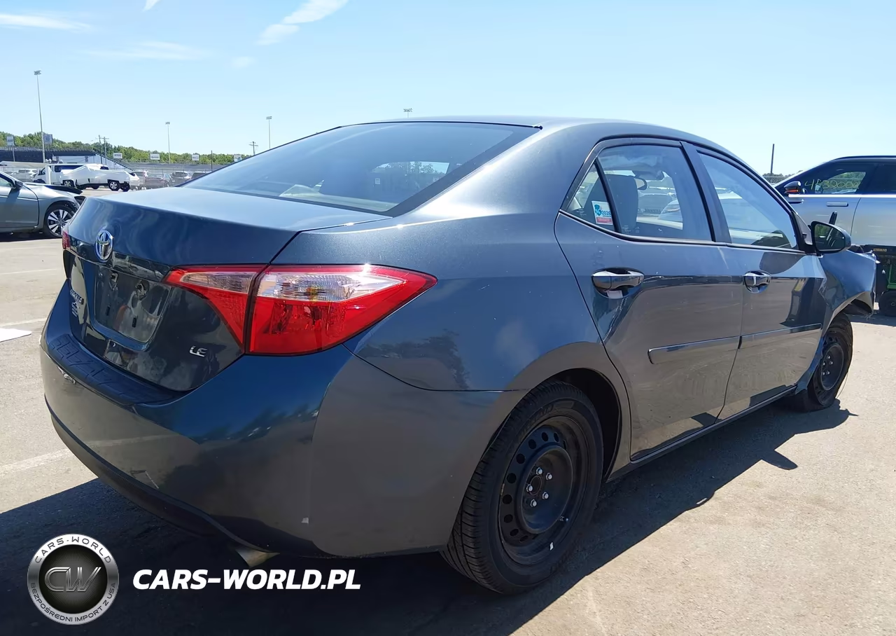 2018 Toyota Corolla Le VIN:2T1BURHE3JC028786 - 4