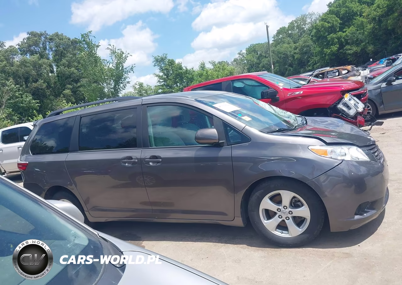 2015 Toyota Sienna Le 8 Passenger VIN:5TDKK3DC7FS564355 - 14