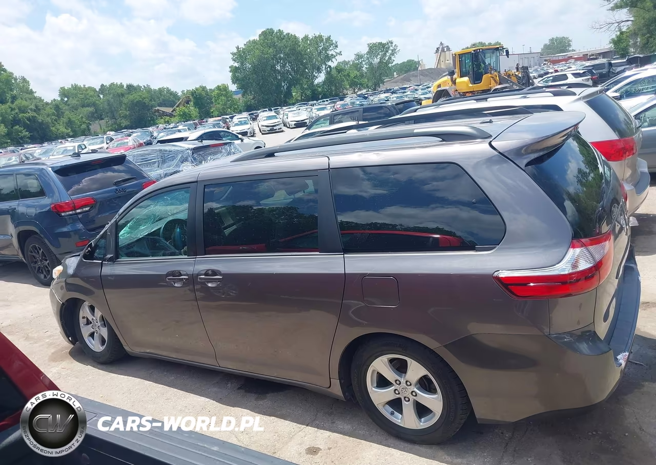 2015 Toyota Sienna Le 8 Passenger VIN:5TDKK3DC7FS564355 - 15
