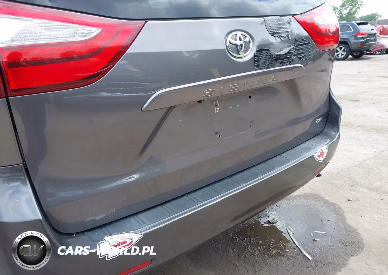 2015 Toyota Sienna Le 8 Passenger VIN:5TDKK3DC7FS564355 - 18