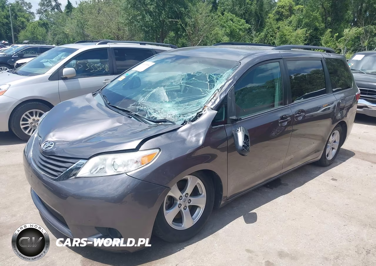 2015 Toyota Sienna Le 8 Passenger VIN:5TDKK3DC7FS564355 - 2