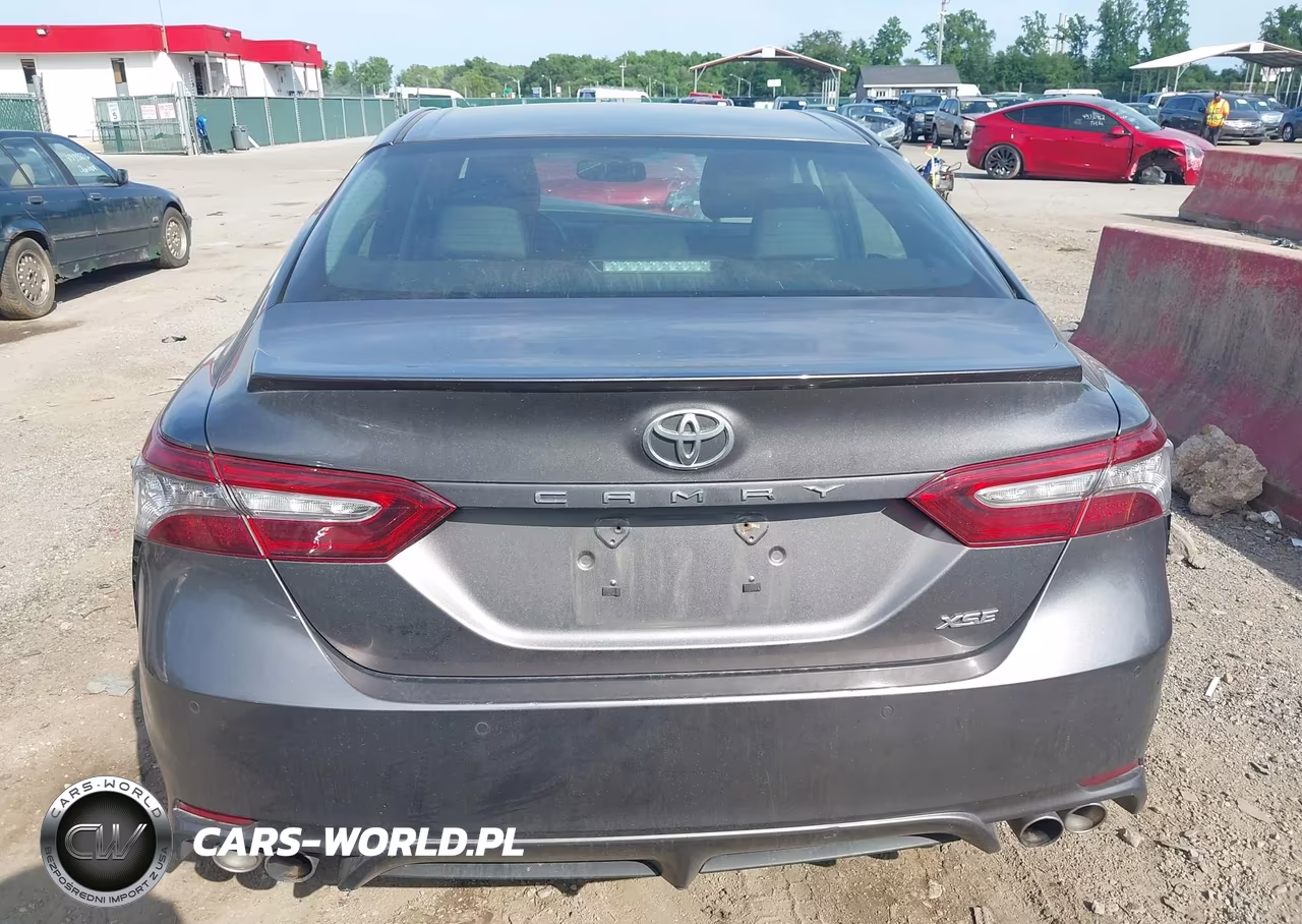 2018 Toyota Camry Xse VIN:4T1B61HK1JU031931 - 17