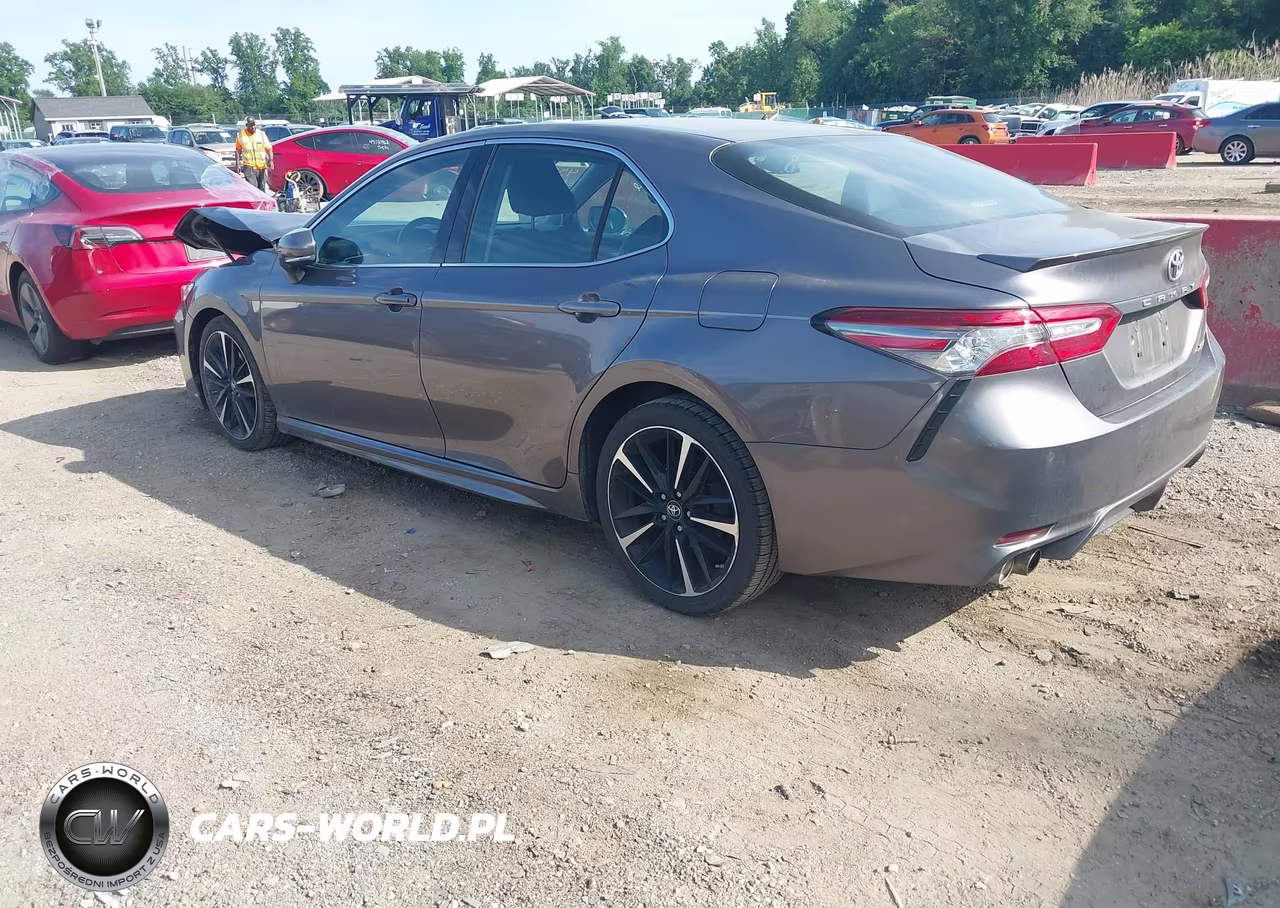 2018 Toyota Camry Xse VIN:4T1B61HK1JU031931 - 3